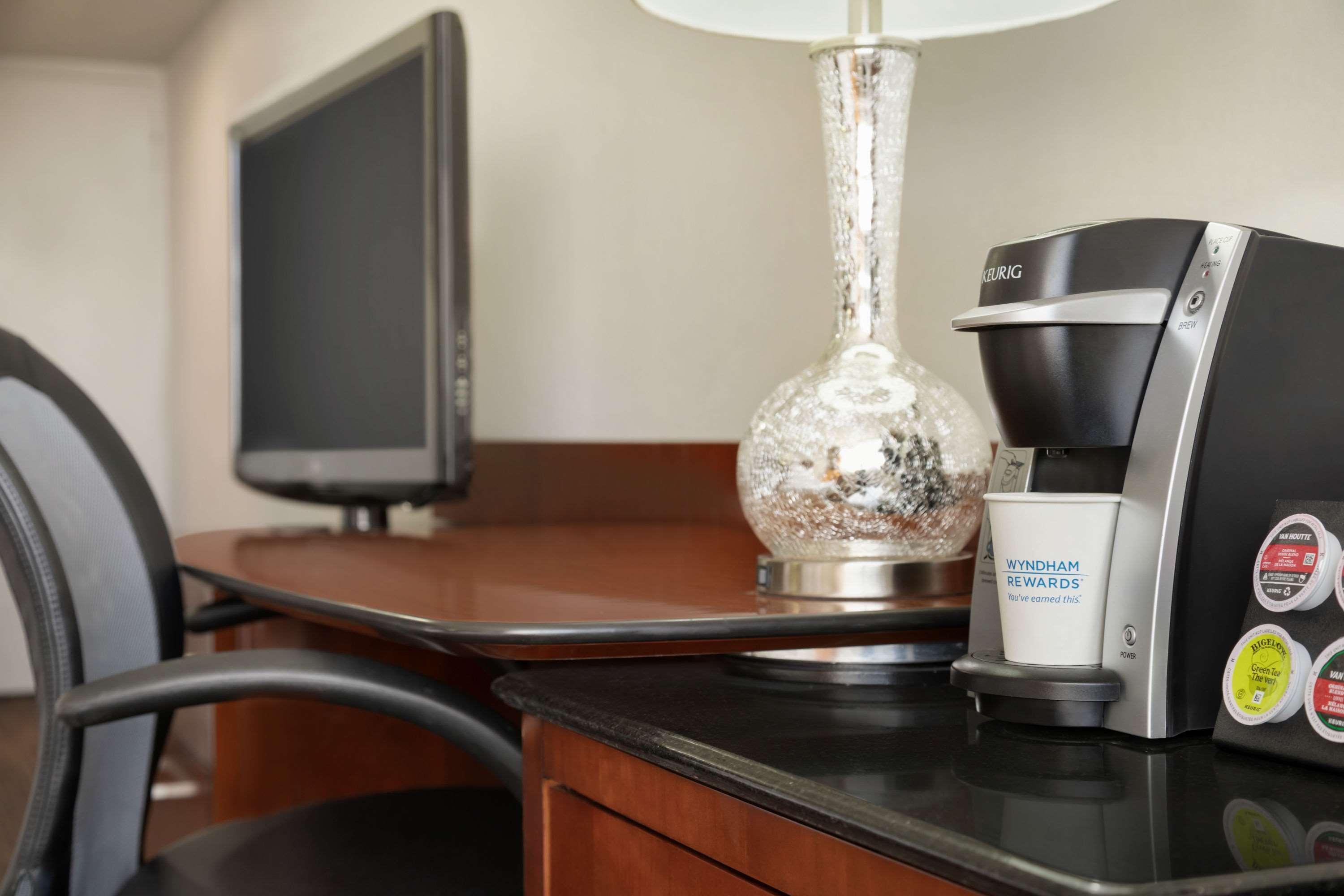 Travelodge By Wyndham Quebec City Hotel & Convention Centre Екстериор снимка