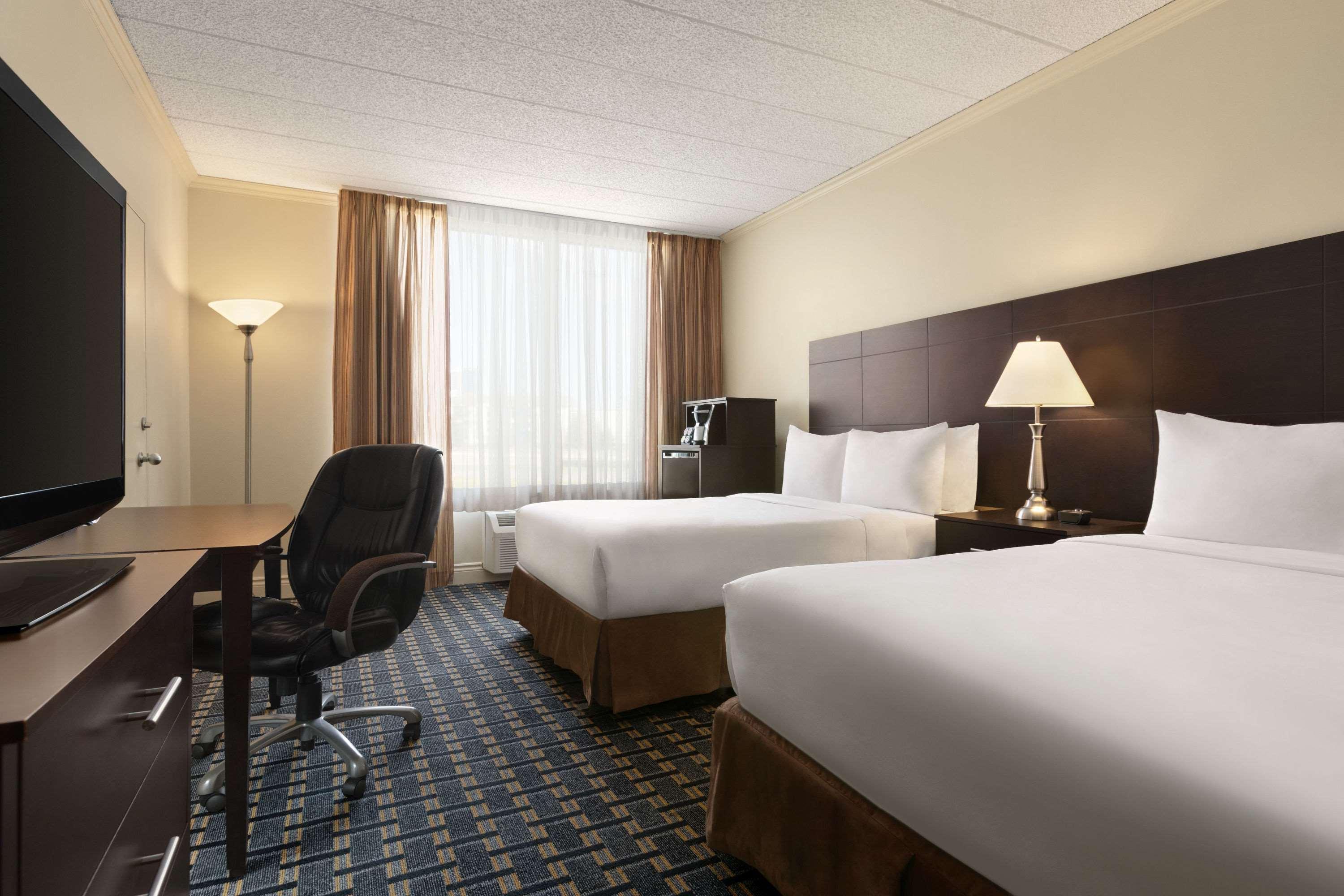 Travelodge By Wyndham Quebec City Hotel & Convention Centre Екстериор снимка