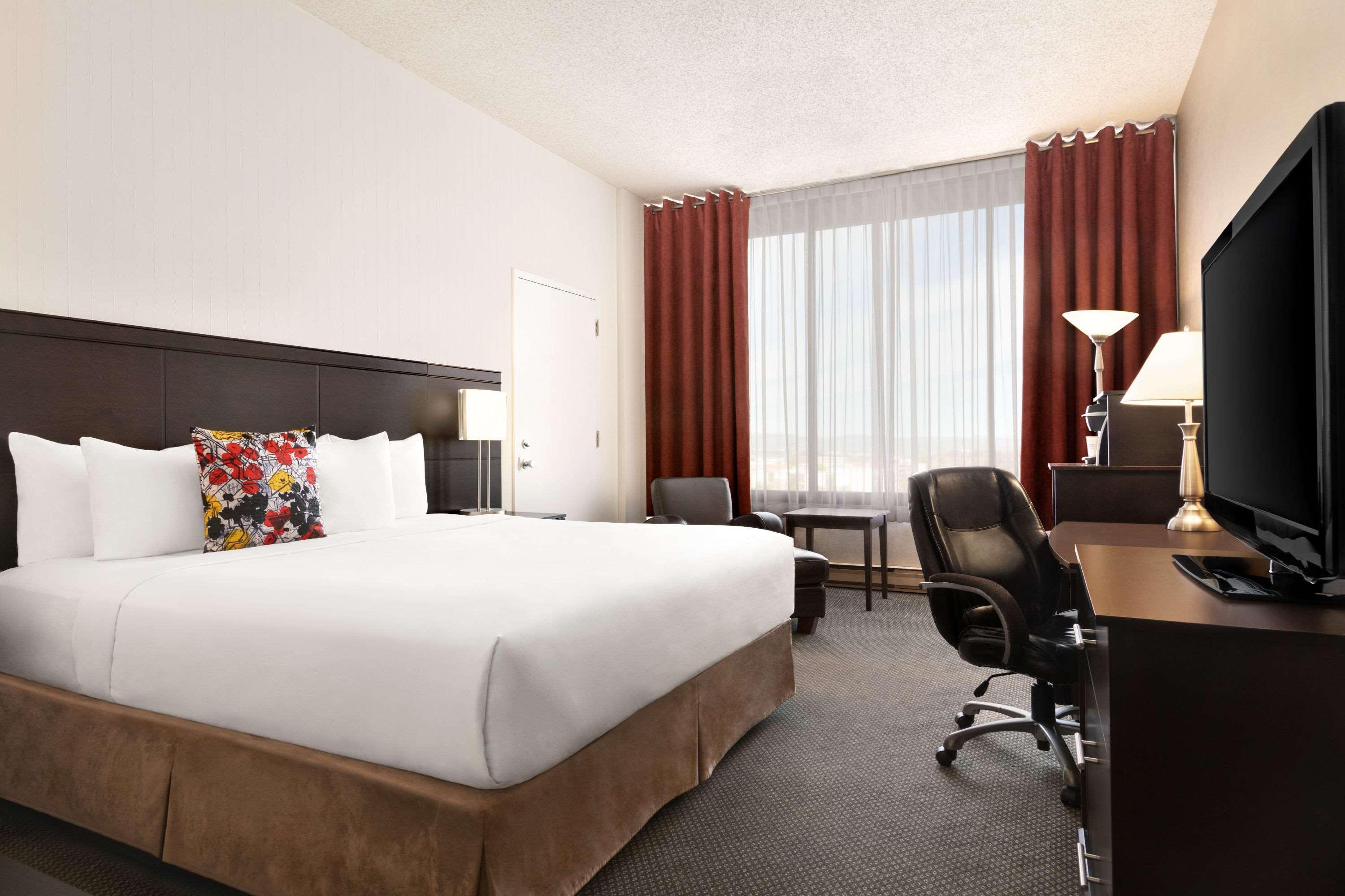 Travelodge By Wyndham Quebec City Hotel & Convention Centre Екстериор снимка