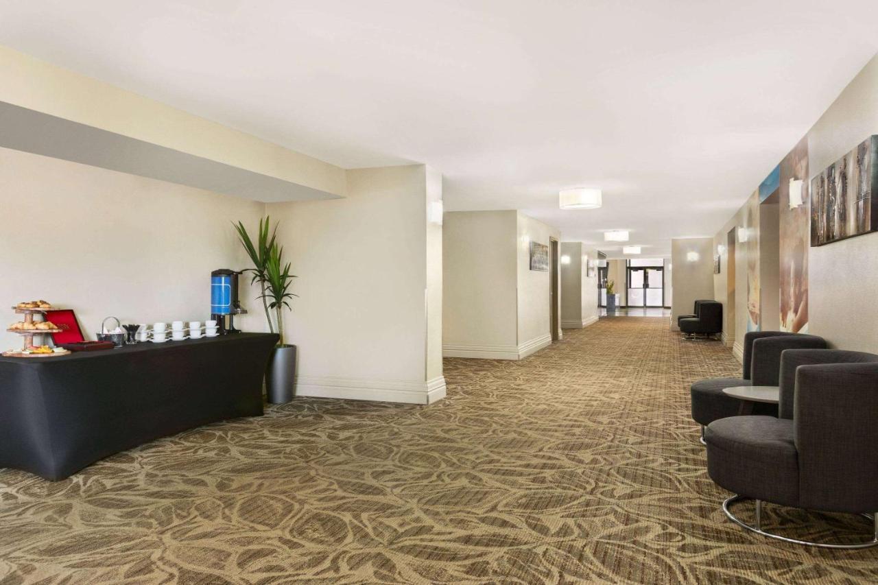 Travelodge By Wyndham Quebec City Hotel & Convention Centre Екстериор снимка
