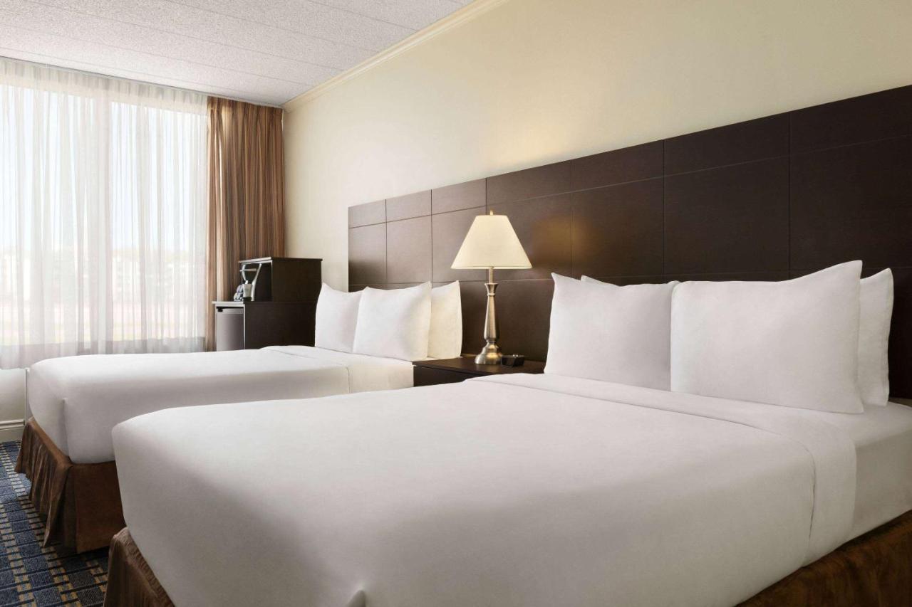 Travelodge By Wyndham Quebec City Hotel & Convention Centre Екстериор снимка