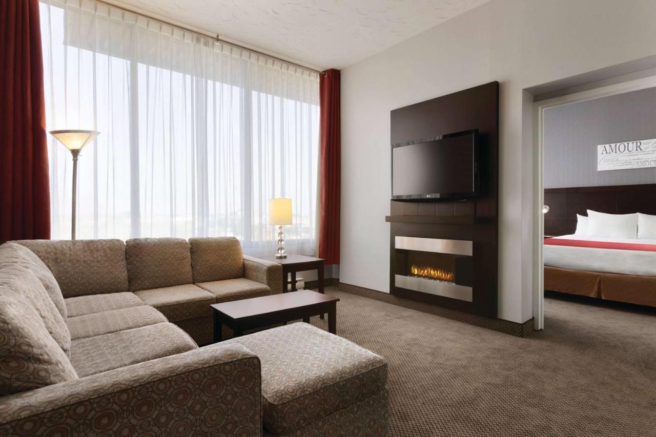 Travelodge By Wyndham Quebec City Hotel & Convention Centre Екстериор снимка