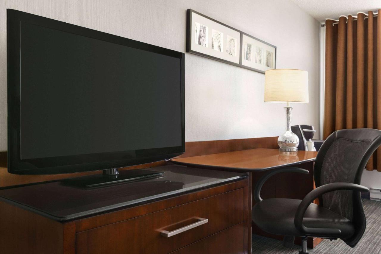 Travelodge By Wyndham Quebec City Hotel & Convention Centre Екстериор снимка