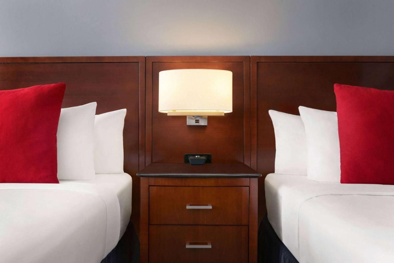 Travelodge By Wyndham Quebec City Hotel & Convention Centre Екстериор снимка