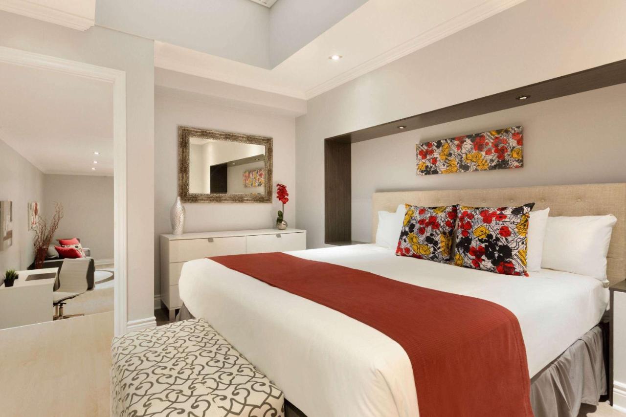Travelodge By Wyndham Quebec City Hotel & Convention Centre Екстериор снимка