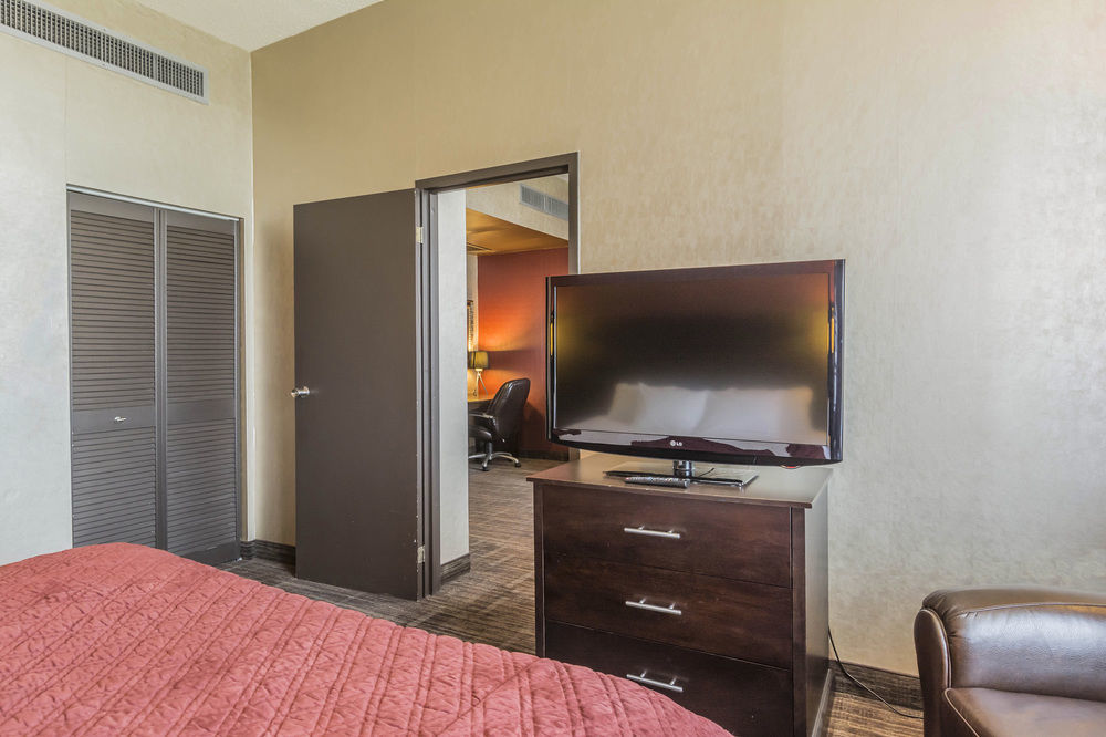 Travelodge By Wyndham Quebec City Hotel & Convention Centre Екстериор снимка