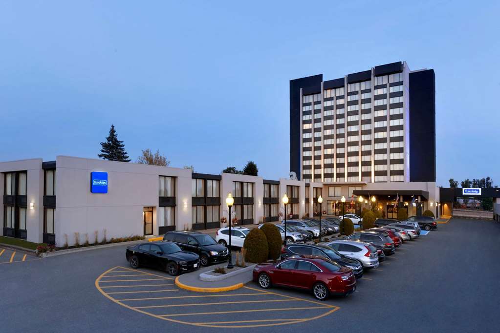 Travelodge By Wyndham Quebec City Hotel & Convention Centre Екстериор снимка