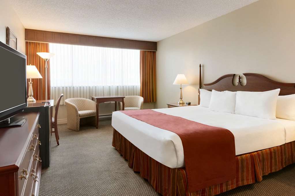 Travelodge By Wyndham Quebec City Hotel & Convention Centre Стая снимка