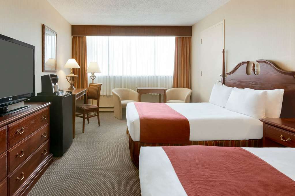 Travelodge By Wyndham Quebec City Hotel & Convention Centre Стая снимка