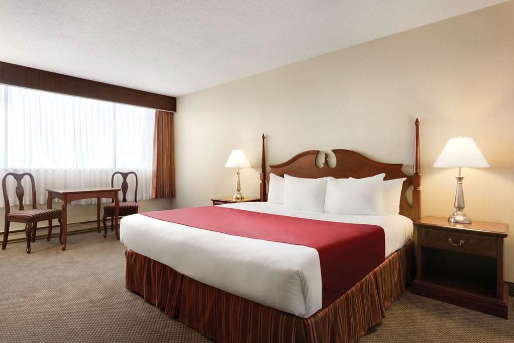 Travelodge By Wyndham Quebec City Hotel & Convention Centre Стая снимка