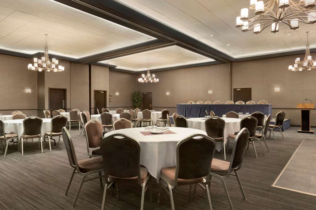 Travelodge By Wyndham Quebec City Hotel & Convention Centre Стая снимка