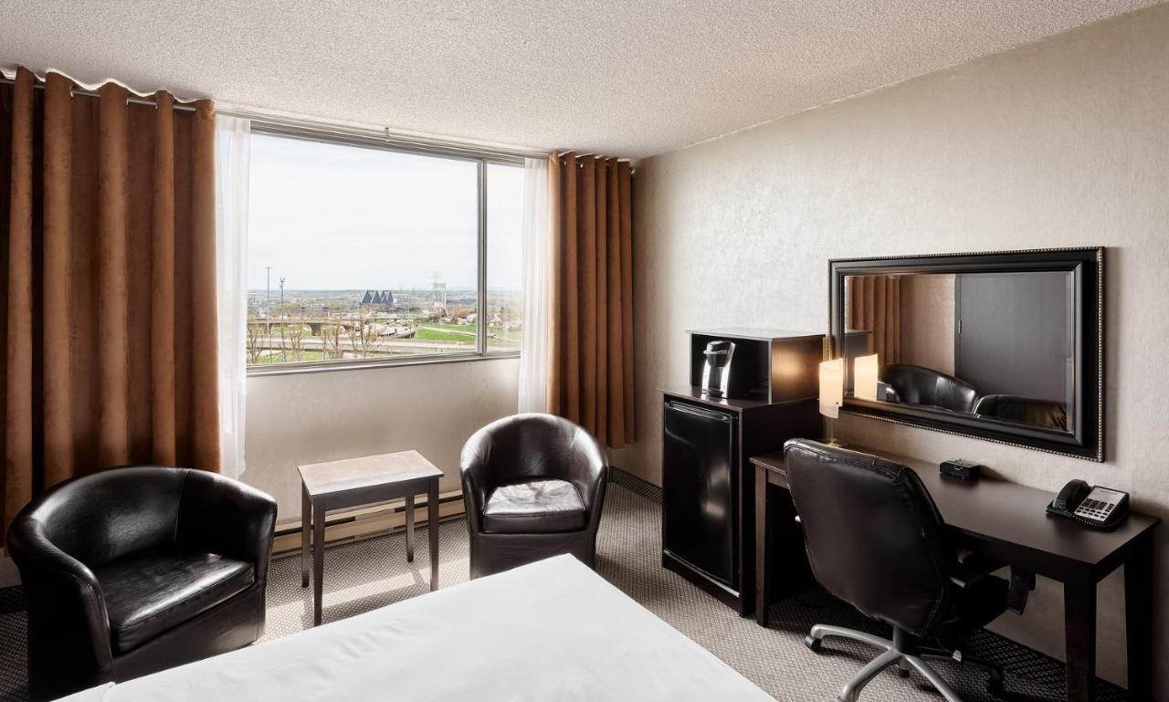 Travelodge By Wyndham Quebec City Hotel & Convention Centre Екстериор снимка